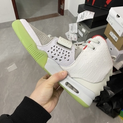 Nike Air Yeezy 2 Pure Platinum na internet