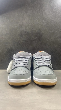 Nike SB Dunk Low Pro ISO Orange Label Wolf Grey Gum na internet