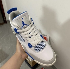 Air Jordan 4 Retro “Military Blue” na internet