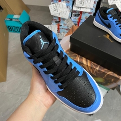 Air Jordan 1 Low “University Blue” na internet