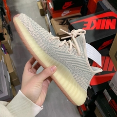 Adidas Yeezy Boost 350 v2 “Citrin” na internet