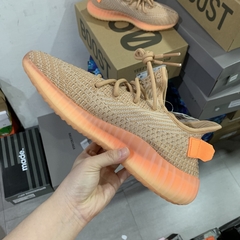 Yeezy Boost 350 v2 “Clay” na internet