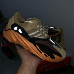 Imagem do Yeezy Boost 700 Enflame Amber