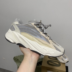 Yeezy Boost 700 v2 “Cream” - comprar online