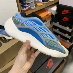 Yeezy Boost 700 v3 “Azareth " - comprar online