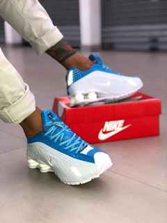 Tênis Nike Shox R4 na internet