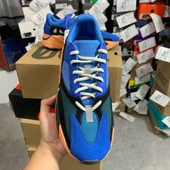 Yeezy Boost 700 "Bright Blue" - Él.sneakers