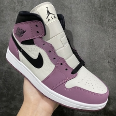 Air Jordan 1 Mid “Berry Pink” na internet