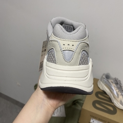 Imagem do Yeezy Boost 700 v2 “Cream”