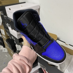 Nike Air Jordan 1 Mid "Hyper Royal" na internet