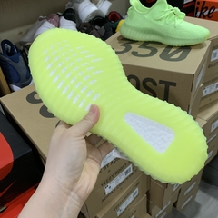 Imagem do Yeezy Boost 350 v2 “Gid Glow”