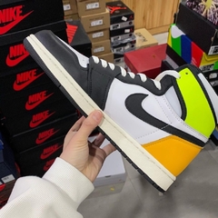 Air Jordan 1 High “Volt Gold” na internet