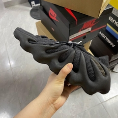 Yeezy 450 “Dark Slate” na internet