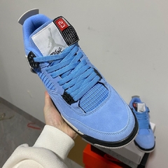 Air Jordan 4 “University Blue” na internet