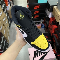 Air Jordan 1 Mid Yellow Toe Black na internet