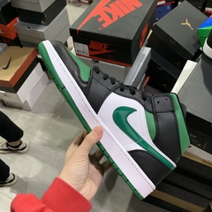 Air Jordan 1 Mid “Pine Green” na internet