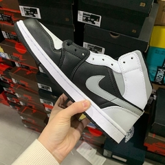 Air Jordan Mid 1 White Shadow na internet