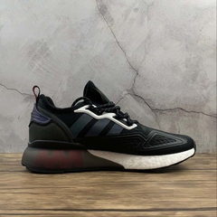 Adidas ZX 2K Boost Black Iridescent Shock Red na internet