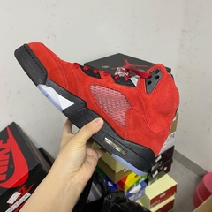 Nike Air Jordan 5 “Raging Bull” na internet