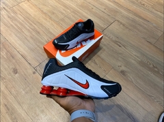 Nike Shox R4 na internet