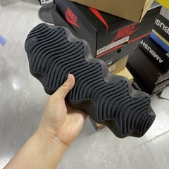 Imagem do Yeezy 450 “Dark Slate”