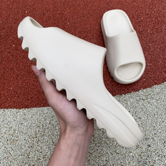 Yeezy Slide Bone na internet