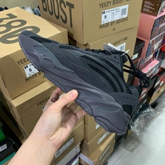 Yeezy Boost 700 v2 “Vanta” - Él.sneakers