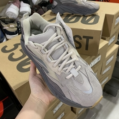 Yeezy Boost 700 v2 “Tephra” na internet