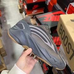 Yeezy Boost 700 v2 “Geode” - comprar online