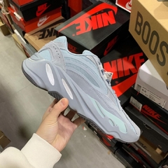 Yeezy Boost 700 v2 “Hospital Blue” - comprar online