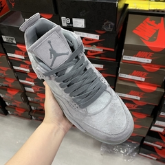 Air Jordan 4 Kaws “Cool Grey” na internet