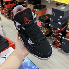 Air Jordan 4“Bred" na internet