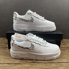 Imagem do Nike Air Force 1 Pixel SE 'Zebra'