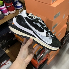 Sacai x Nike Vaporwaffle SP "Black/Summit White/Pure Platinum"