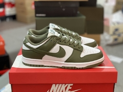 Nike Dunk Low Medium Olive na internet