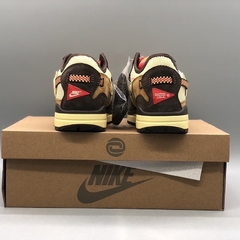 Imagem do Travis Scott x Nike Air Max 1 "Baroque Brown"