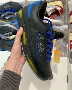 Off-White x Air Jordan 2 Retro Low SP 'Black Varsity Royal' na internet