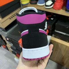 Imagem do Air Jordan 1 Mid “Magenta”