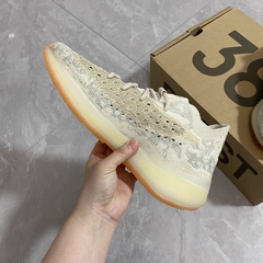 Yeezy Boost 380 “Yecoraite Reflective” na internet