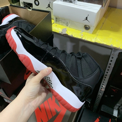 Imagem do Air Jordan 11 Retrô “Bred”