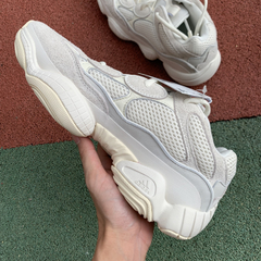 Yeezy Boost 500 “Bone white” na internet