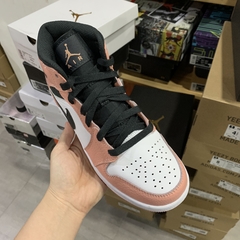 Air Jordan 1Mid “Pink Quartz” na internet