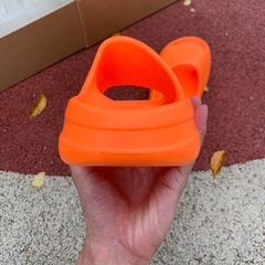 Yeezy Slide “Enflame Orange” - Él.sneakers