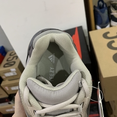 Yeezy Boost 700 v2 “Tephra” na internet