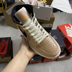 Air Jordan 1 Mid SE “Particle Beige” na internet