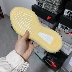 Imagem do Yeezy Boost 350 v2 “ Ash Pearl”