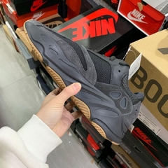 Yeezy Boost 700 “Utility Black” - Él.sneakers