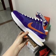 Sacai x Nike VaporWaffle "Dark Iris" na internet