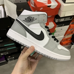 Air Jordan 1 Mid “Light Smoke Grey” - comprar online