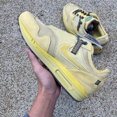 Travis Scott x Nike Air Max 1 “Saturn Gold” na internet